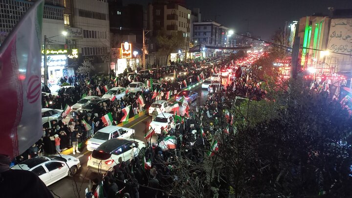 اجتماع مشهدی‌ها در چهارمین شب شهادت رهبر انقلاب