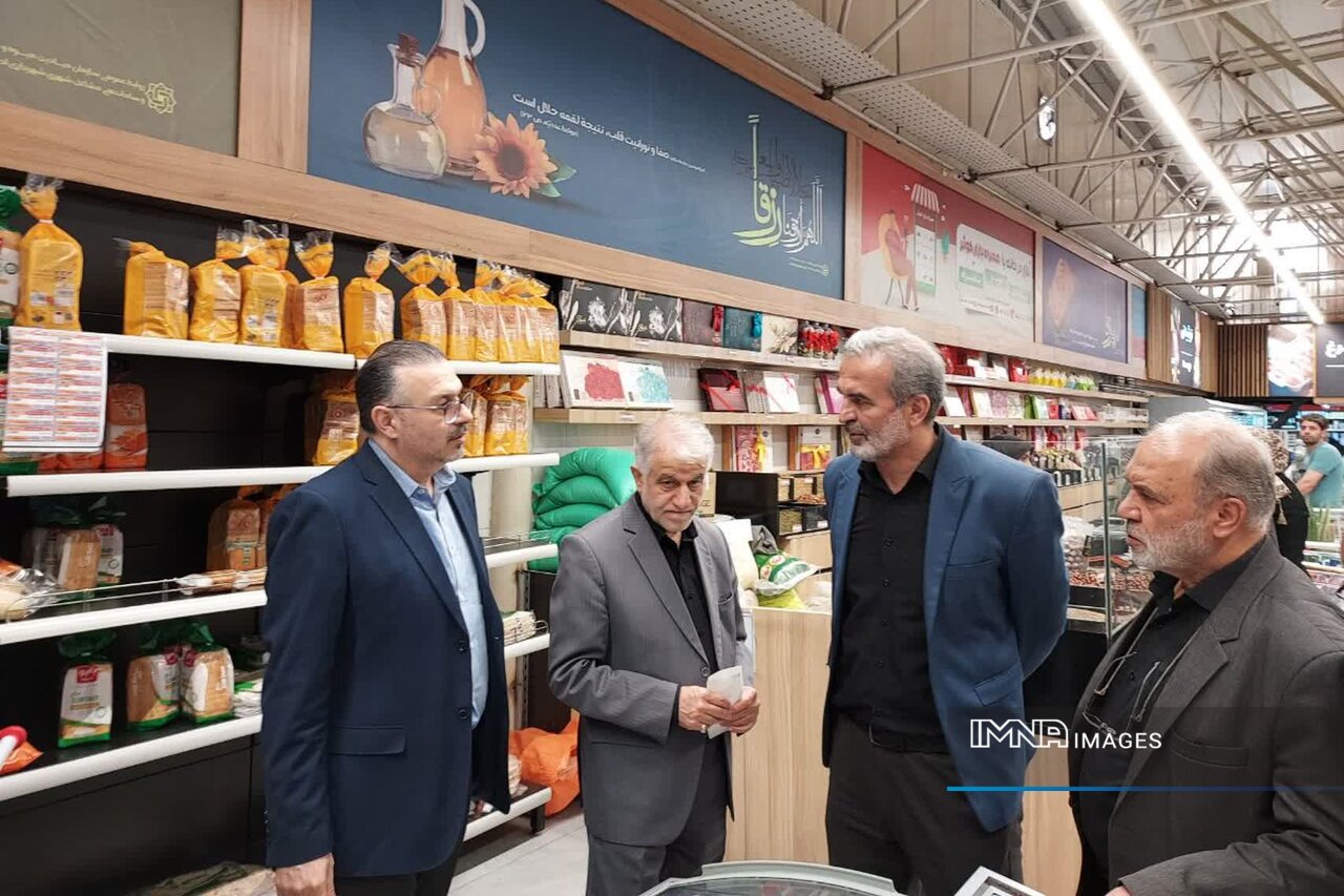 بازارهای کوثر برای شورای شهر مهم است/ نظارت مستمر بر خدمات‌رسان‌های شهری