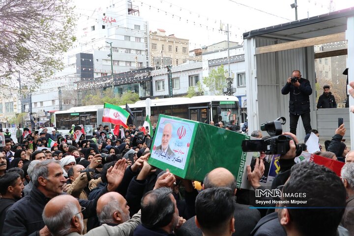 تشييع پیکر هشت شهید اقتدار ایران در مشهد