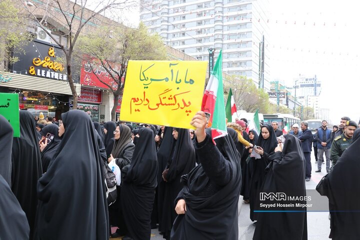 تشييع پیکر هشت شهید اقتدار ایران در مشهد