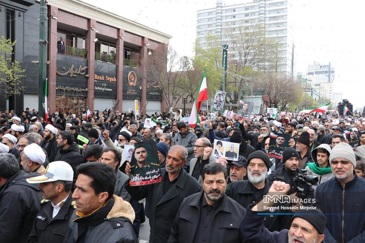 تشييع پیکر هشت شهید اقتدار ایران در مشهد