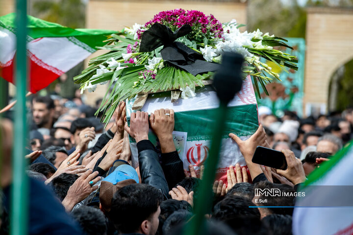 تشییع پیکر مطهر شهید اقتدار در اراک