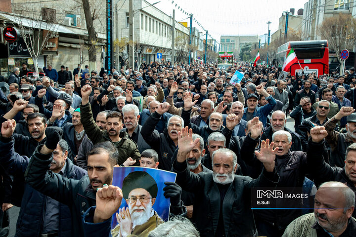 تشییع پیکر مطهر شهید اقتدار در اراک