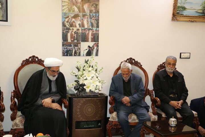 دیدار رئیس سازمان قضایی نیروهای مسلح کل کشور با پدر سپهبد شهید امیر سیدعبدالرحیم موسوی