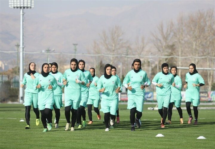 سلام نظامی دختران ملی‌پوش ایران در استرالیا + فیلم