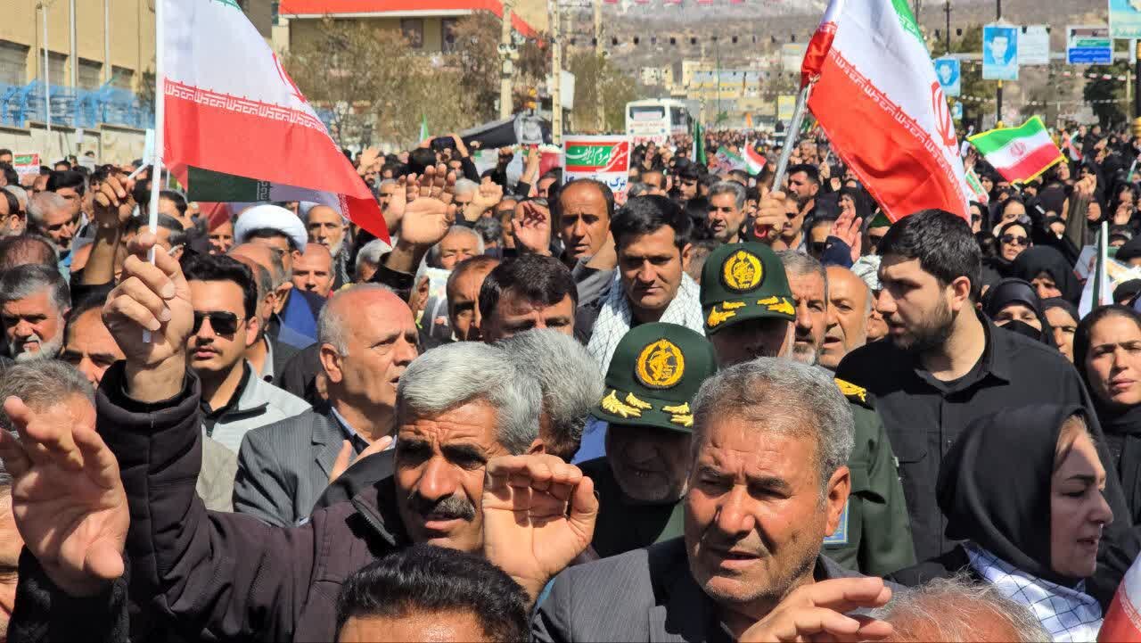 پیکر شهیدان «امین اورنگ» و «علی آزم» بر دستان مردم ولایت‌مدار یاسوج تشییع شد+عکس