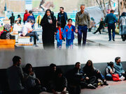 جریان زندگی زیر بمباران دشمن