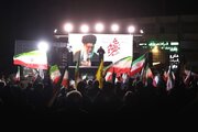 آیین معنوی شب‌های قدر در میدان ولیعصر(عج)/ تداوم شب‌های همبستگی مردمی در تهران