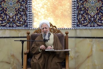 حوزه و دانشگاهِ آباد می‌توانند جامعه را هم آباد کنند