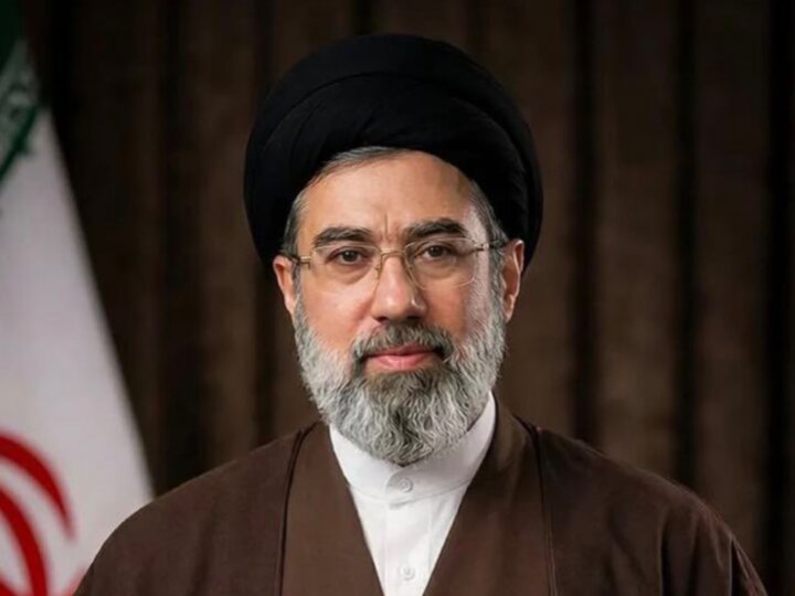 بیعت خانواده‌های شهید سپهبد موسوی و طهرانچی با رهبر سوم انقلاب اسلامی