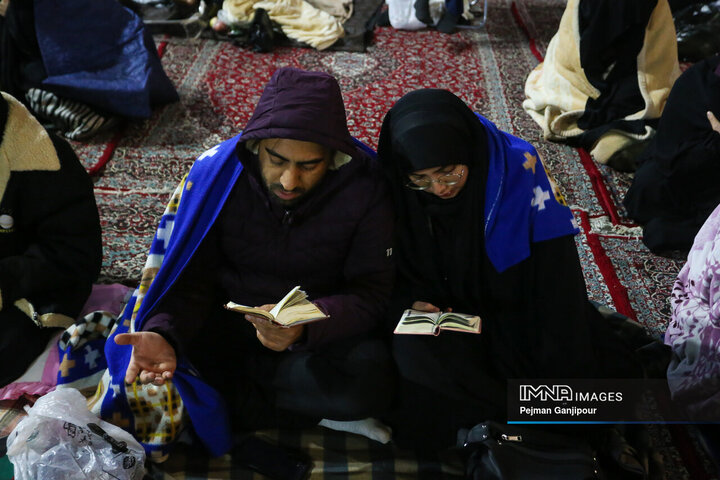 احیای شب نوزدهم ماه مبارک رمضان در میادین شهر اصفهان