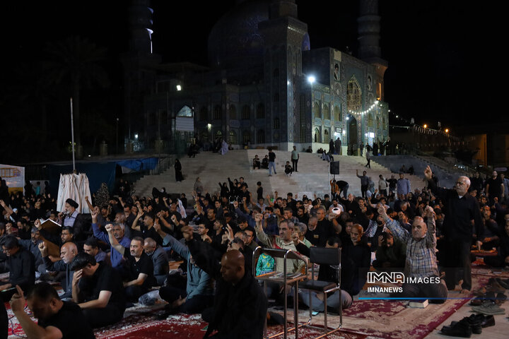 مراسم احیا نوزدهمین شب ماه مبارک رمضان در امام زاده سید مظفر بندرعباس
