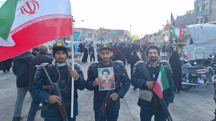 فیلم| تجمع پرشور اراکی ها برای بیعت با رهبر معظم انقلاب اسلامی