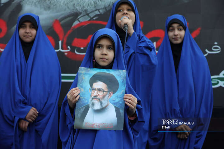 بیعت مردم اراک با آیت‌الله العظمی سید مجتبی خامنه‌ای