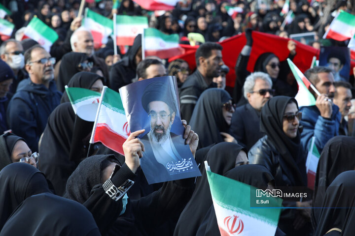 بیعت مردم اراک با آیت‌الله العظمی سید مجتبی خامنه‌ای