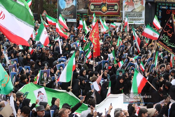 اجتماع عظیم بیعت مردم تبریز با آیت‌الله العظمی سید مجتبی خامنه‌ای رهبر انقلاب