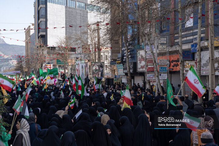بیعت خرم آبادی ها با سومین رهبر انقلاب اسلامی (سید مجتبی حسینی خامنه ای)
