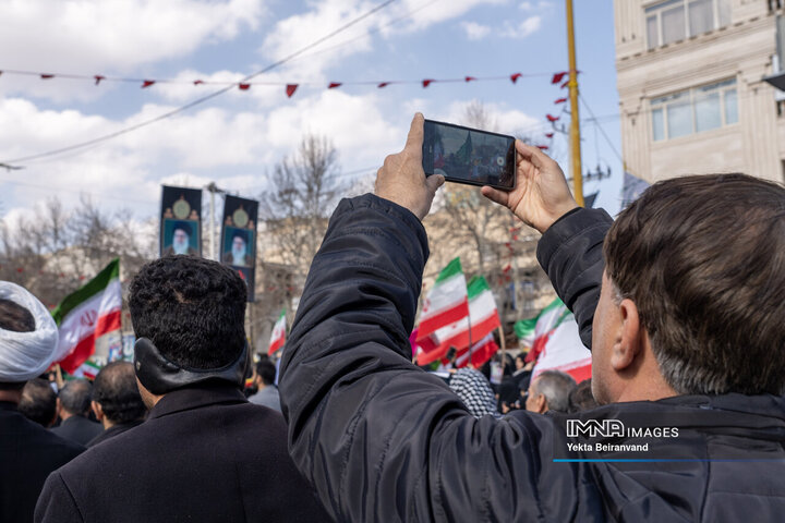 بیعت خرم آبادی ها با سومین رهبر انقلاب اسلامی (سید مجتبی حسینی خامنه ای)
