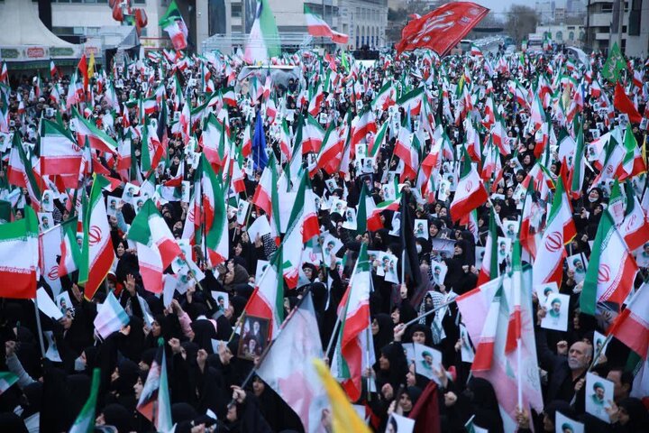 بیعت باشکوه مردم مشهد الرضا با رهبر جدید انقلاب