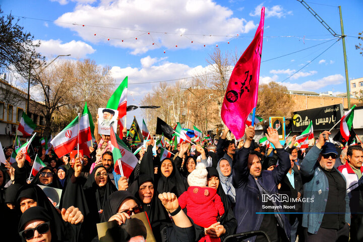 کرمانشاه در بیعت با رهبر انقلاب به پا خواست