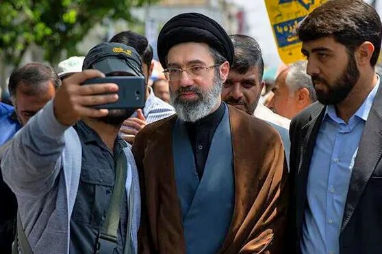 حضرت آیتالله سیدمجتبی خامنهای کیست؟ | رهبر جدید انقلاب و علمدار امت