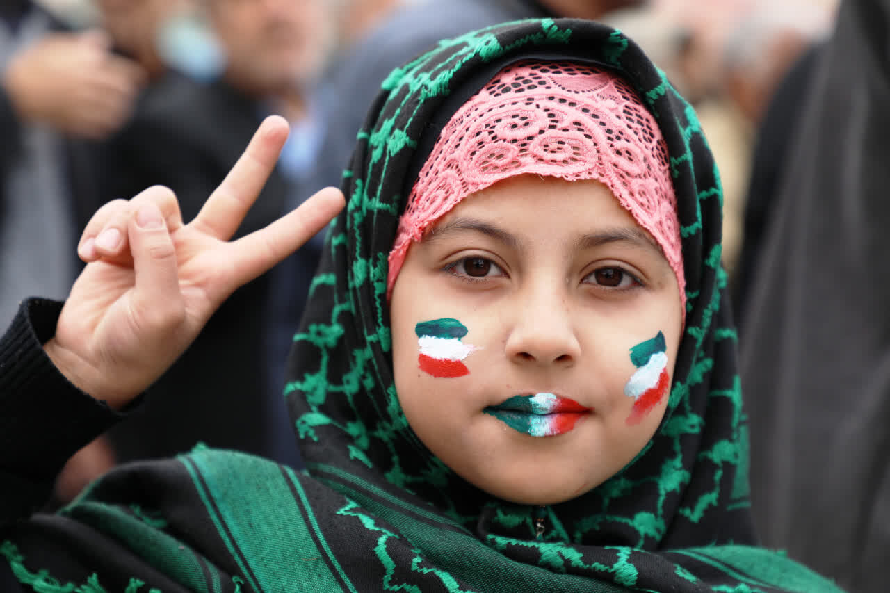 انتخاب رهبری، حضور مردم و اقتدار نیروهای مسلح، پوزه دشمن را به خاک مالید