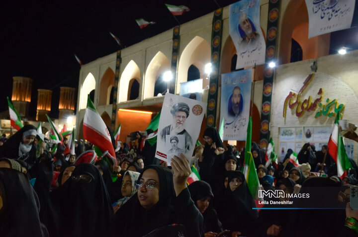 بیعت مردم یزد با رهبر معظم انقلاب اسلامیحضرت آیت الله سیدمجتبی خامنه ‌ای