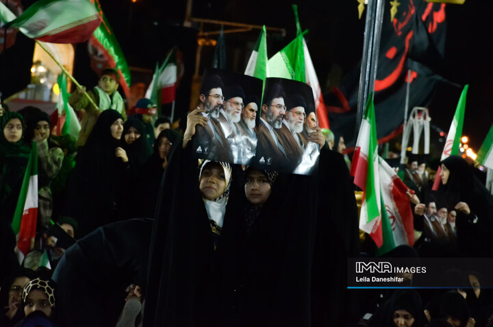 بیعت مردم یزد با رهبر معظم انقلاب اسلامیحضرت آیت الله سیدمجتبی خامنه ‌ای