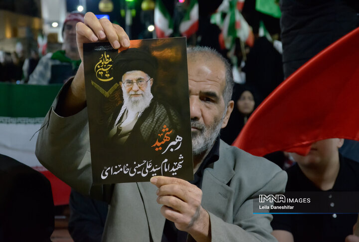 بیعت مردم یزد با رهبر معظم انقلاب اسلامیحضرت آیت الله سیدمجتبی خامنه ‌ای