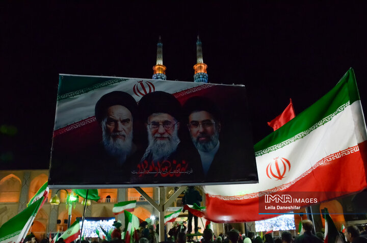 بیعت مردم یزد با رهبر معظم انقلاب اسلامیحضرت آیت الله سیدمجتبی خامنه ‌ای