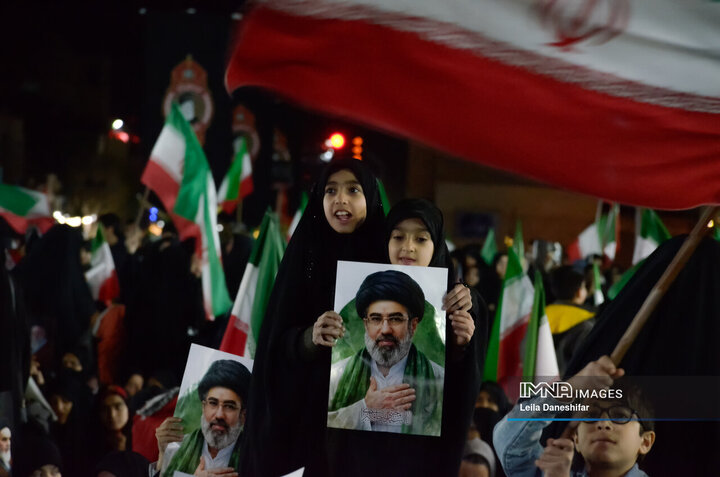 بیعت مردم یزد با رهبر معظم انقلاب اسلامیحضرت آیت الله سیدمجتبی خامنه ‌ای