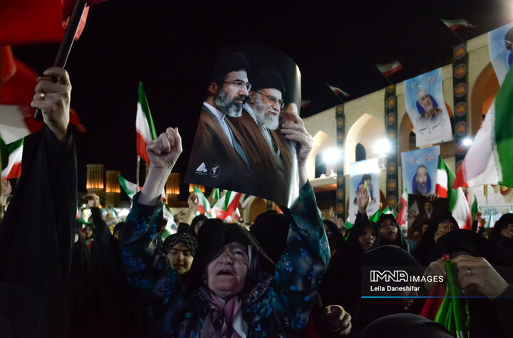 بیعت مردم یزد با رهبر معظم انقلاب اسلامیحضرت آیت الله سیدمجتبی خامنه ‌ای