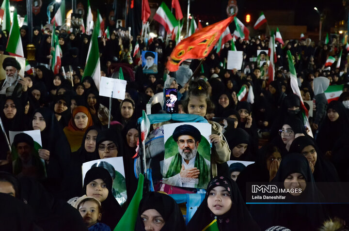 بیعت مردم یزد با رهبر معظم انقلاب اسلامیحضرت آیت الله سیدمجتبی خامنه ‌ای