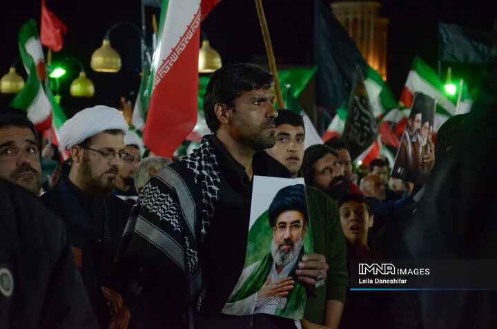 بیعت مردم یزد با رهبر معظم انقلاب اسلامیحضرت آیت الله سیدمجتبی خامنه ‌ای