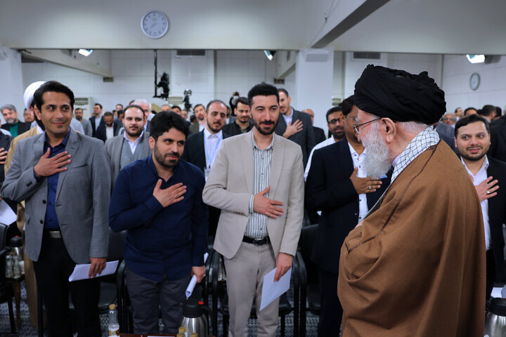 وقتی شاعر کلماتش را گم می‌کند