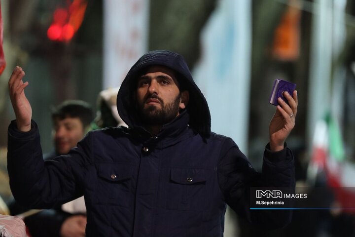دسته عزاداری خیابانی در شب بیست و یکم قدر در خیابان ارتش تبریز‌