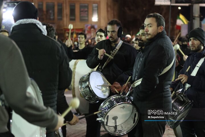 دسته عزاداری خیابانی در شب بیست و یکم قدر در خیابان ارتش تبریز‌