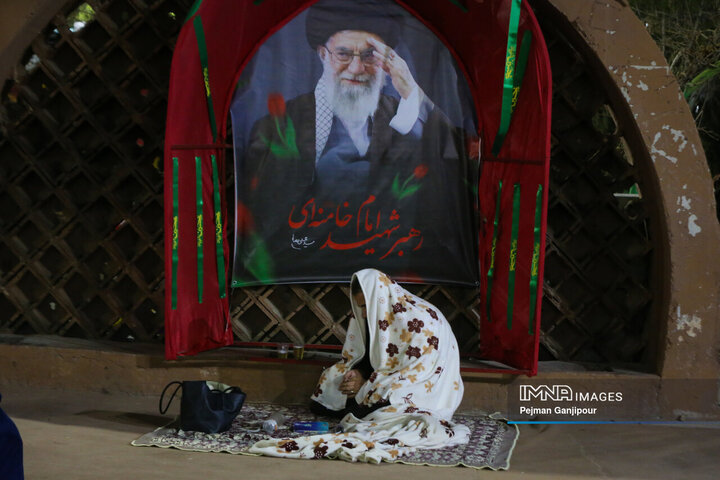 احیای شب بیست‌و‌یکم ماه مبارک رمضان در گلستان شهدای اصفهان