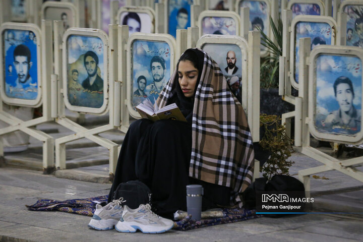 احیای شب بیست‌و‌یکم ماه مبارک رمضان در گلستان شهدای اصفهان