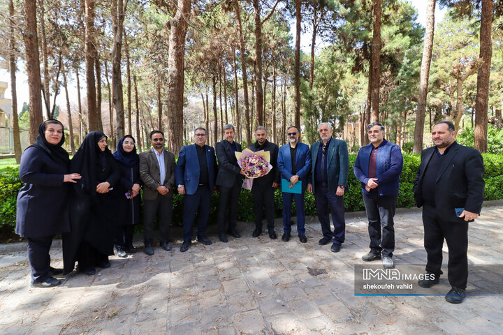 تقدیر از کارمند متروی اصفهان