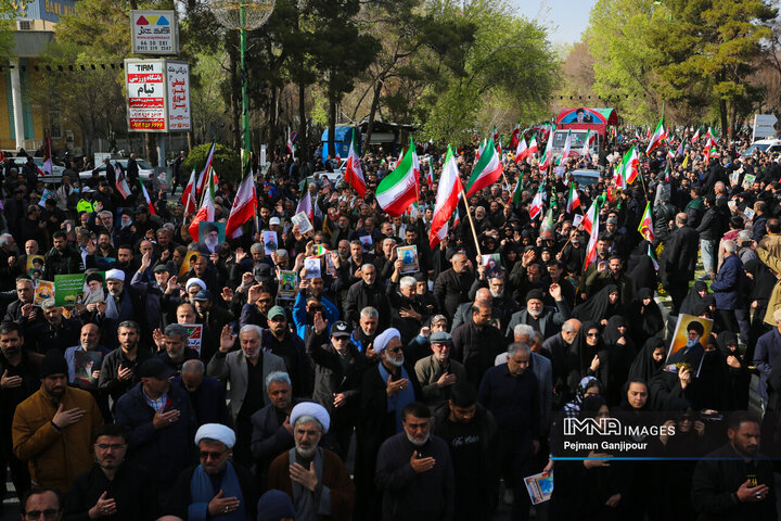 سومین مراسم تشییع پیکر مطهر شهدای جنایات اخیر آمریکایی صهیونی در اصفهان
