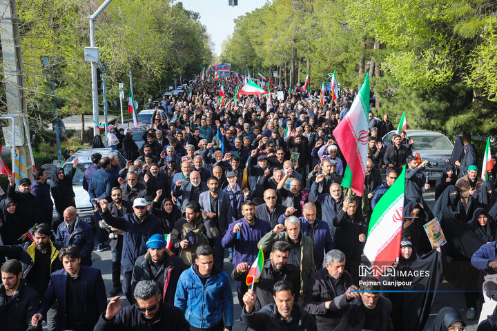 سومین مراسم تشییع پیکر مطهر شهدای جنایات اخیر آمریکایی صهیونی در اصفهان