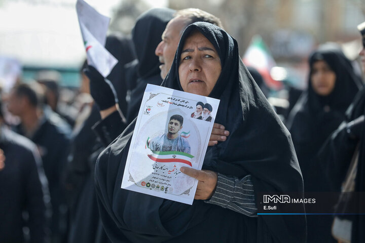 تشییع باشکوه پیکر سرباز شهید امید کارچانی