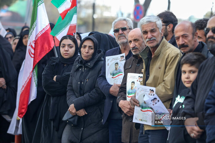 تشییع باشکوه پیکر سرباز شهید امید کارچانی