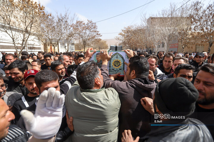 تشییع باشکوه پیکر سرباز شهید امید کارچانی