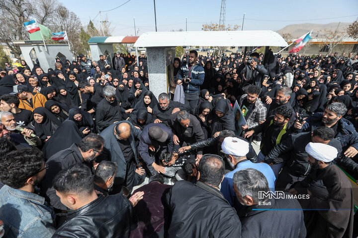تشییع باشکوه پیکر سرباز شهید امید کارچانی