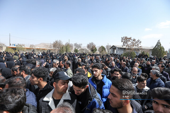 تشییع باشکوه پیکر سرباز شهید امید کارچانی