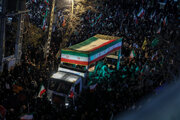 وداع با پیکرهای مطهر ۵ شهید والامقام از یک خانواده در اراک