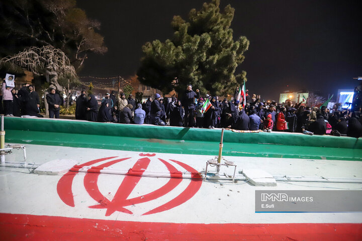 وداع با پیکرهای مطهر پنج شهید والامقام از یک خانواده در اراک