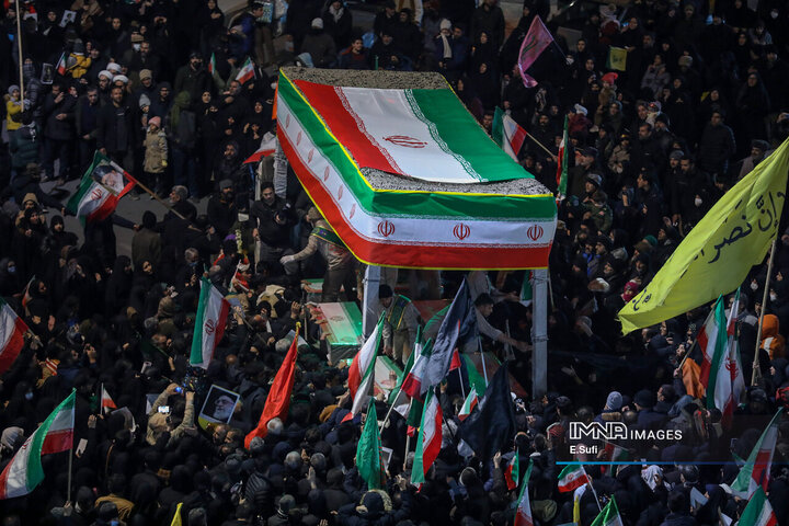 وداع با پیکرهای مطهر پنج شهید والامقام از یک خانواده در اراک